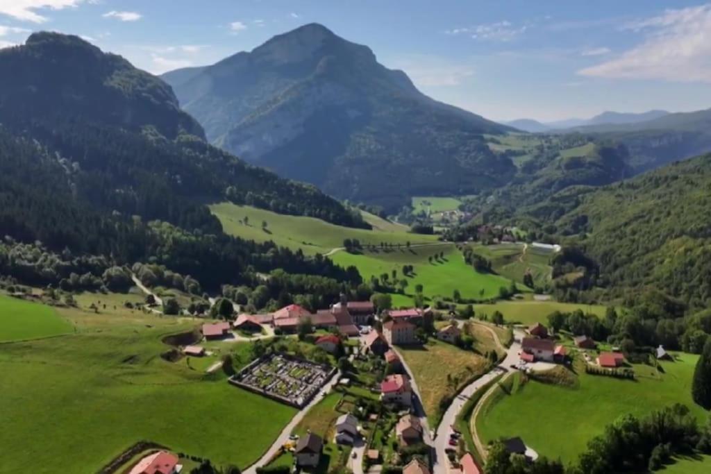Magnifique Maison Renovee, 10Pers Rencurel Bagian luar foto